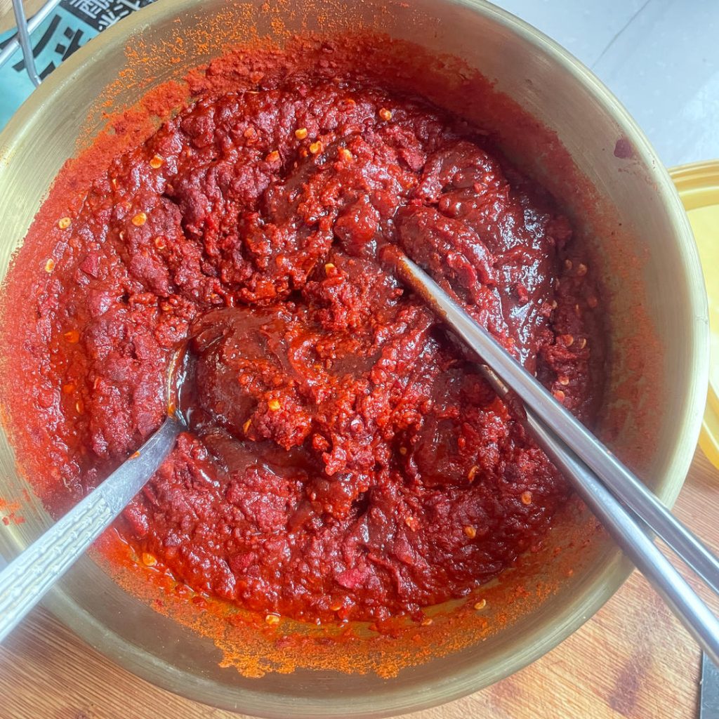 Blooming the Chili (5 Minutes)