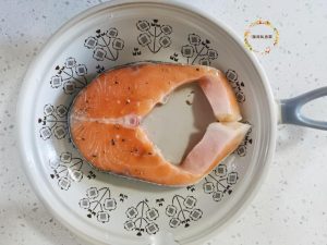 Marinate: Rub the salmon evenly with olive oil, sea salt, and black pepper. Let it sit for 10 minutes.