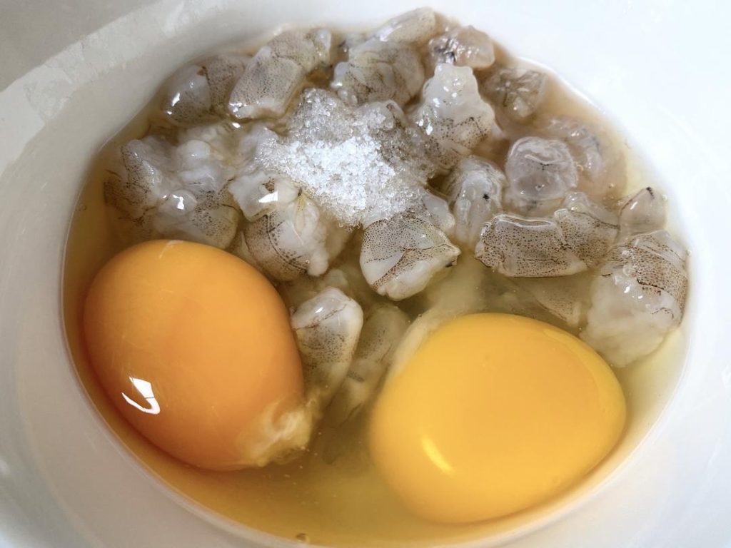 Mix the Egg and Shrimp