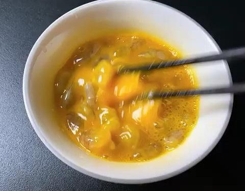 Mix the Egg and Shrimp