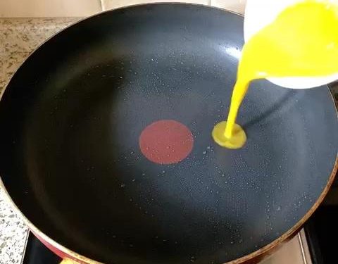Make the Egg Ribbons