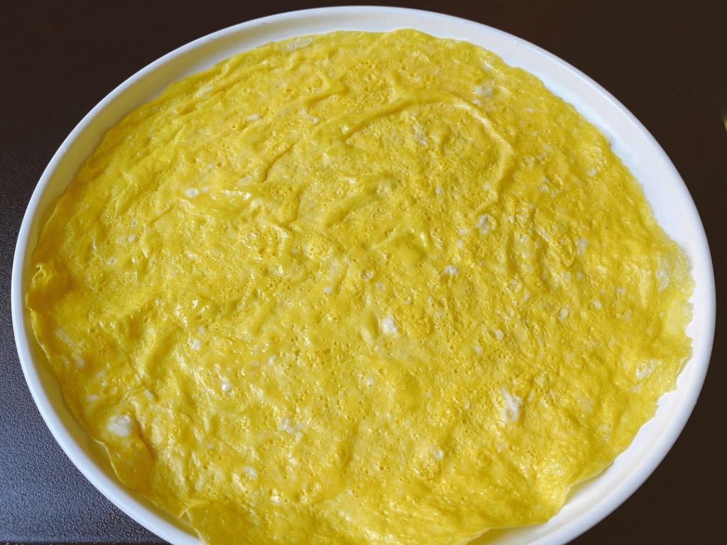 Make the Egg Ribbons