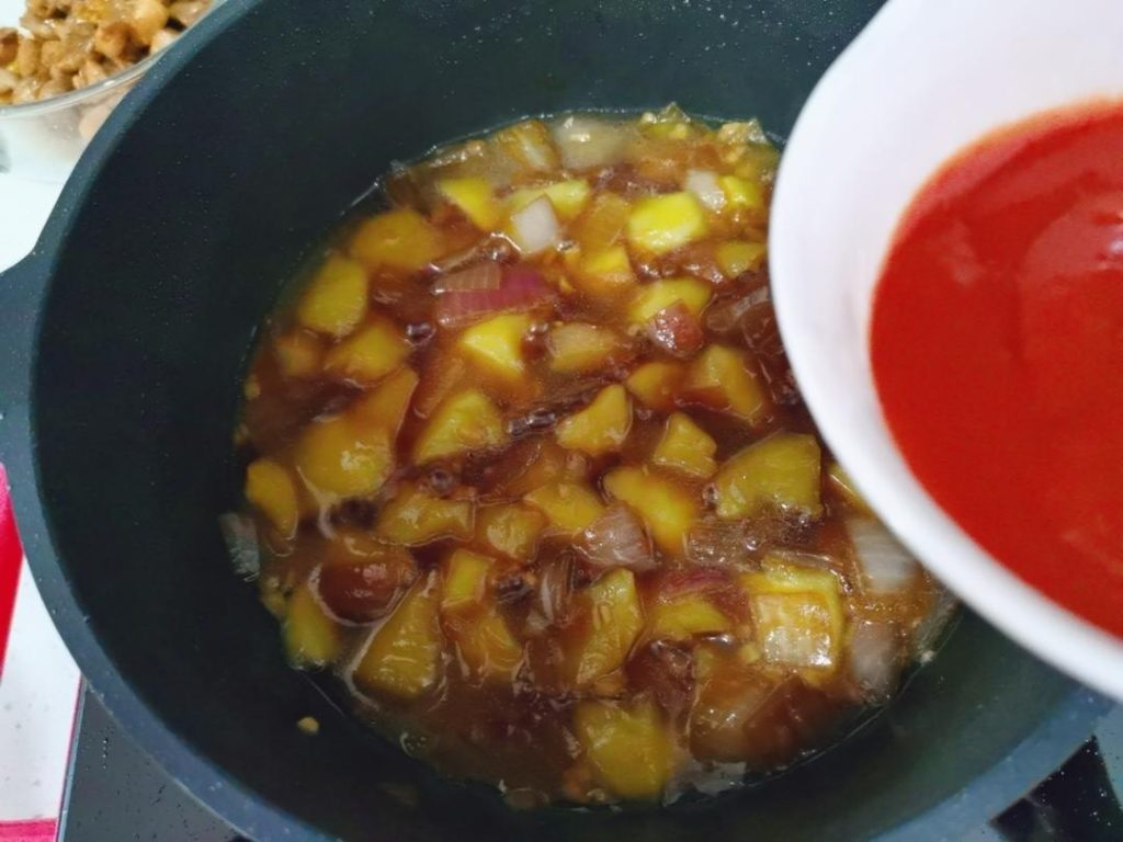 Step 4: Build the Tomato Base (1-2 minutes)