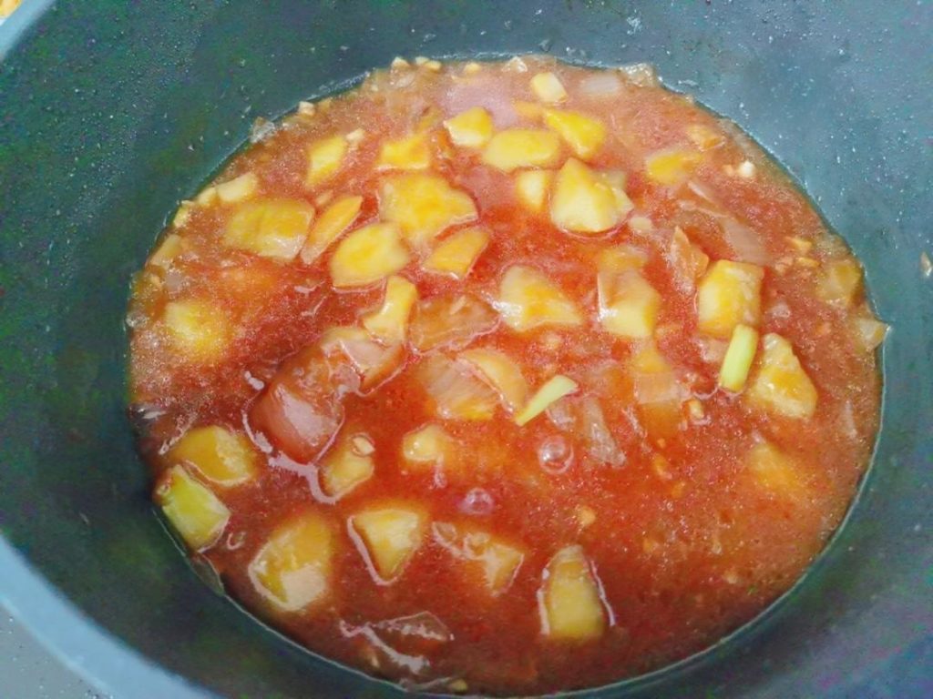 Step 4: Build the Tomato Base (1-2 minutes)