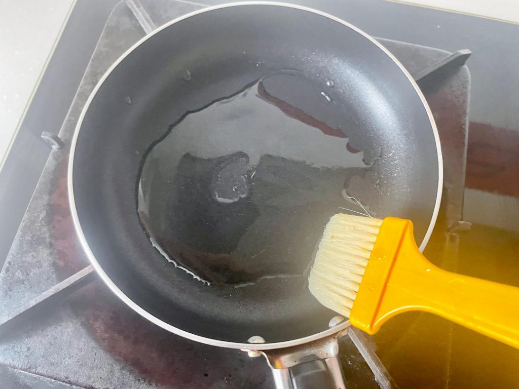 Fry the Eggs (1–2 minutes)