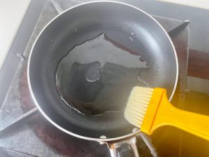 Fry the Eggs (1–2 minutes)