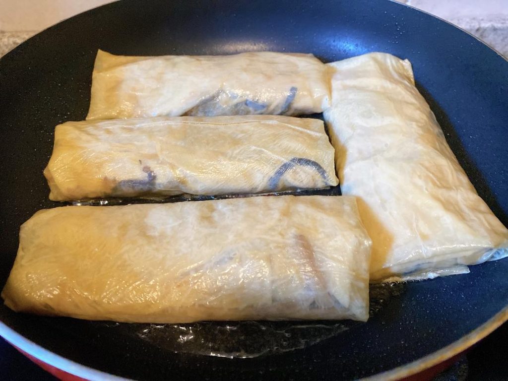 Pan-Fry: Heat 2 tablespoons of oil in a non-stick pan over medium-low heat (around 300°F / 150°C). Carefully place the rolls in the pan, seam-side down. Pan-fry until golden brown and crispy on both sides (about 3-4 minutes per side).