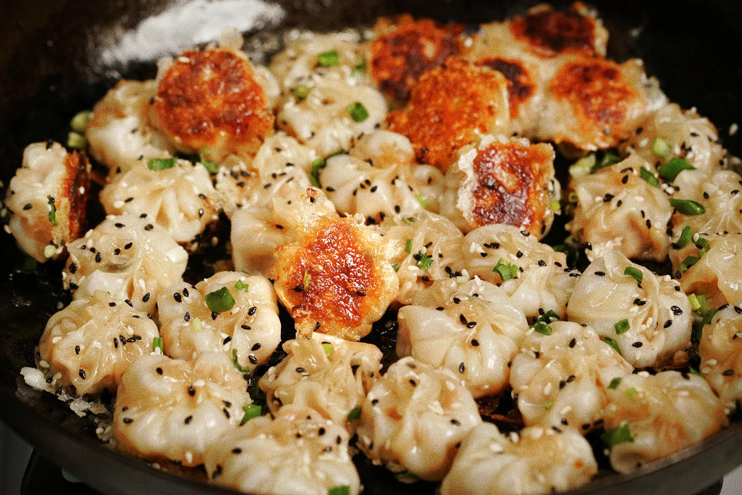 Crispy One-Bite Thumb Pan-Fried Buns (拇指生煎, Mu Zhi Sheng Jian) - Woks ...