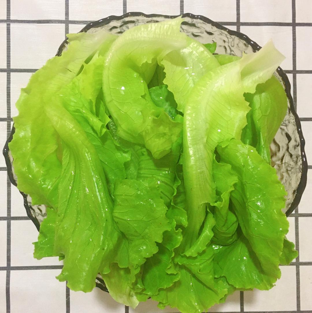 Washing and preparing the fresh romaine lettuce