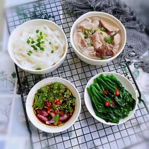 Serve ba dao tang with rice noodles, flat rice noodles or plain rice.