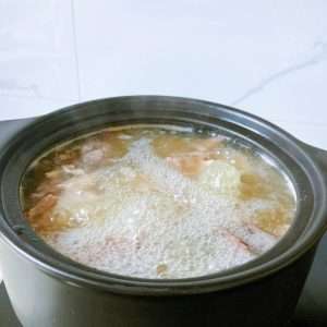 Season the broth with fish sauce, peanut oil, white pepper and chicken bouillon