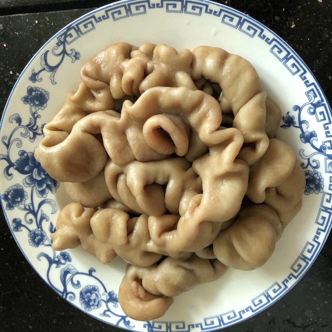 Boil the cleaned intestines from cold water until tender
