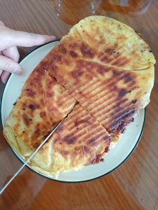 Press the zhuang mo flat in the griddle and fry until both sides are crisp