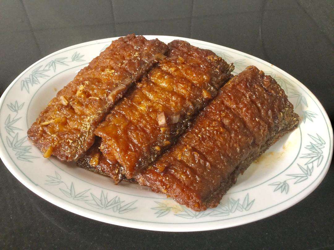 Sweet and sour braised hairtail pieces glazed in a glossy vinegar sauce