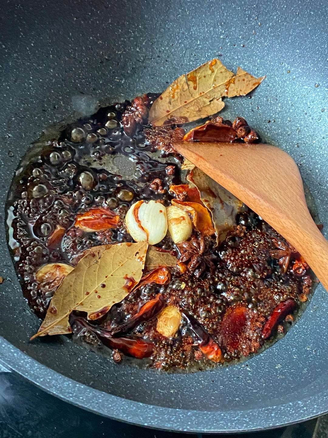 Toast the dry spices, add the braising sauce, and bring the lu to a boil