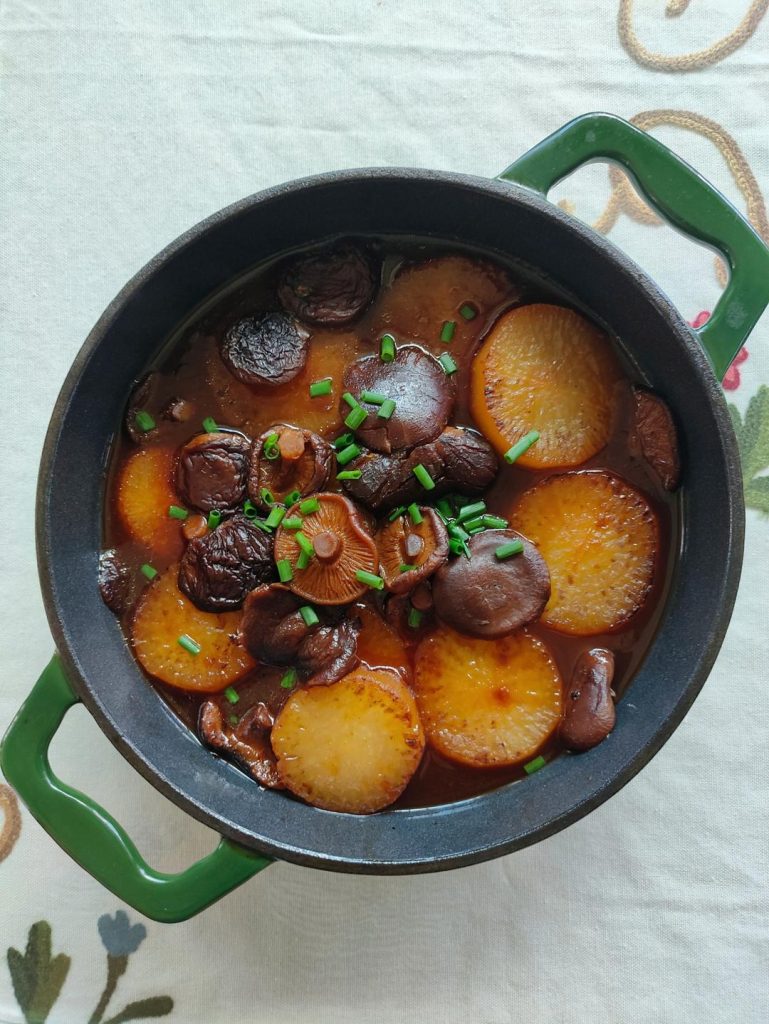Vegetarian Braised Daikon Radish (Su Shao Luo Bo)