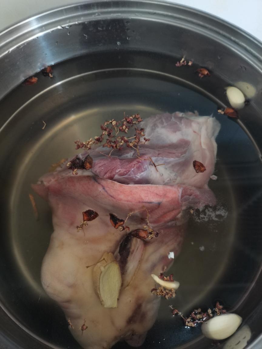 Clean the pork shank, start it in cold water
