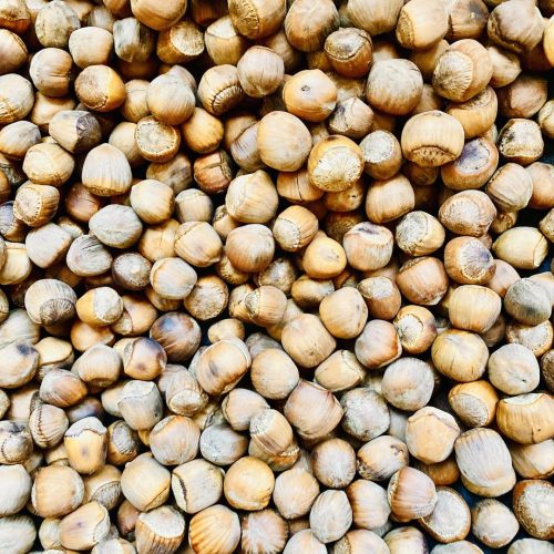 Dry-roasted hazelnuts with cracked shells