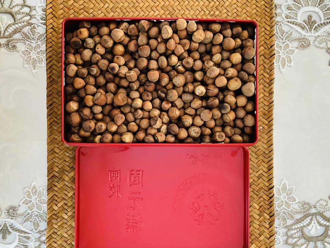 Pour out the hazelnuts and cool until crisp