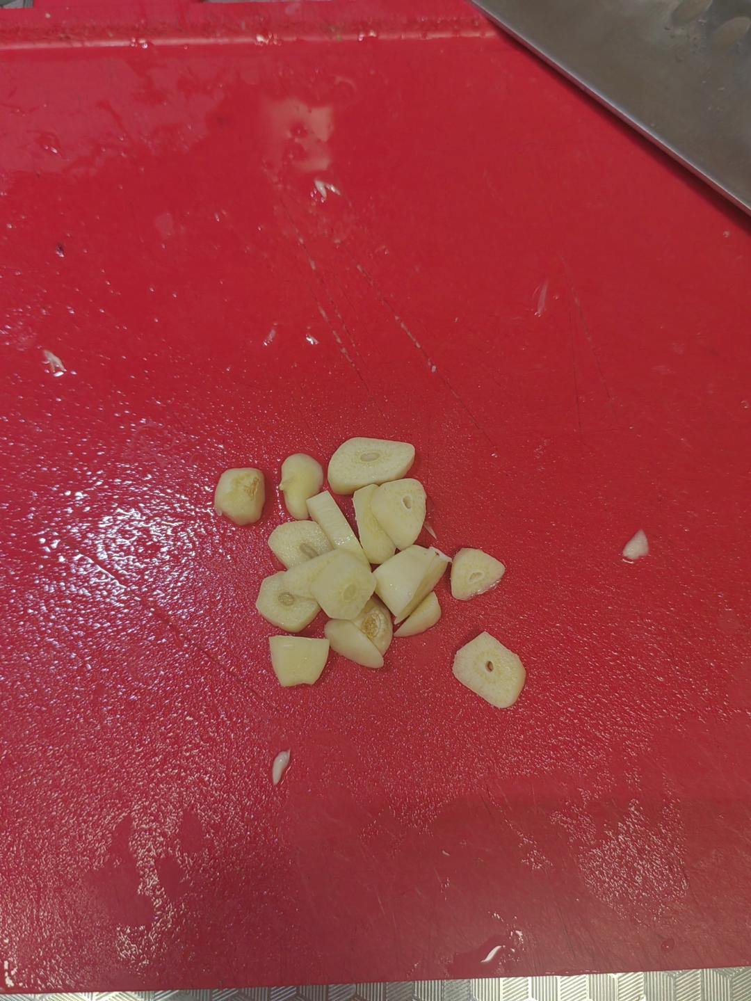 Mince the garlic and set aside
