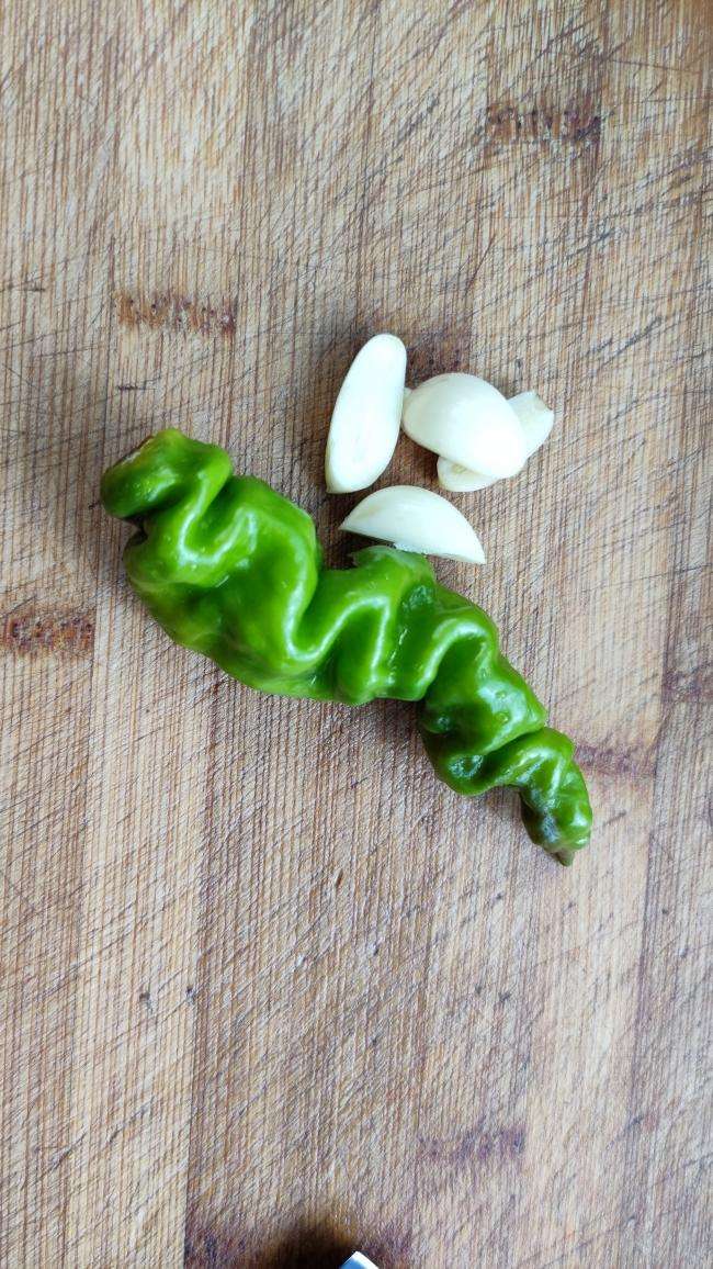 Slice the chilies fine and mince the garlic finer — fried rice needs few aromatics.