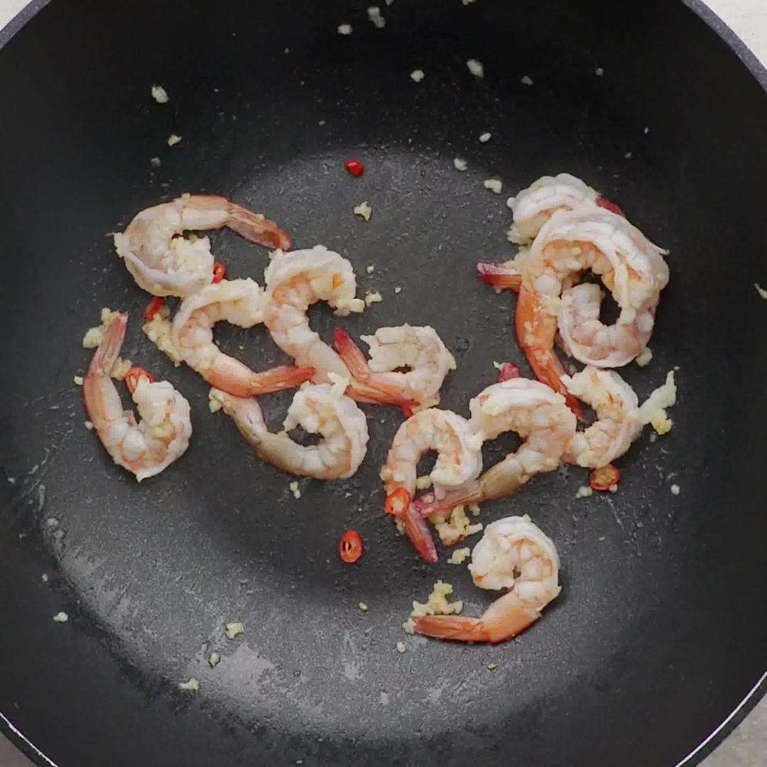 Sizzle the garlic and chili on low heat, then cook the shrimp until pink