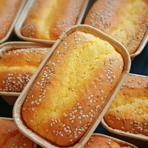 No-oil glutinous rice cake (nuomi ba ba gao) - golden little cakes with a crispy shell and a soft, chewy, Q-soft center
