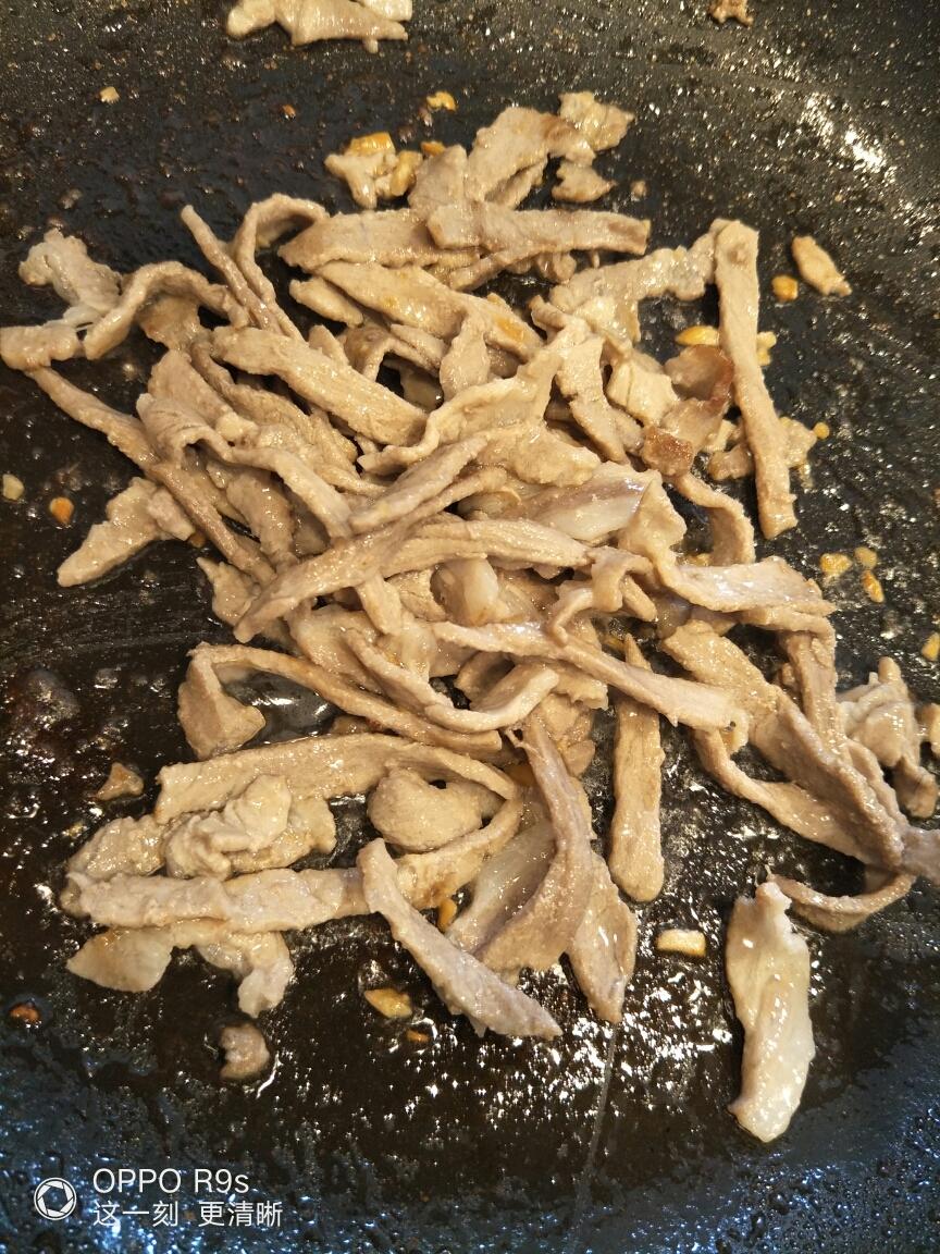 Heat the pan, cold oil; bloom the garlic firs