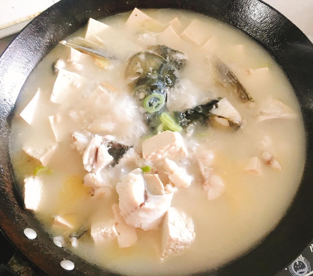 Pour in enough boiling water, bring to a roll