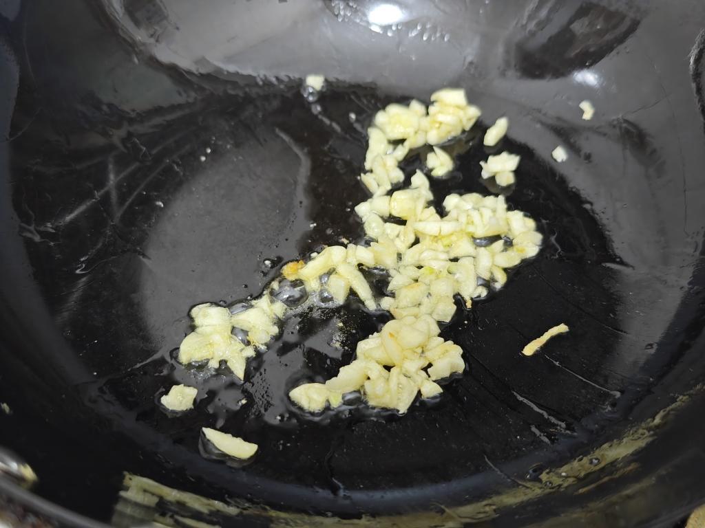 Leave oil in the pan, add the garlic, and blo