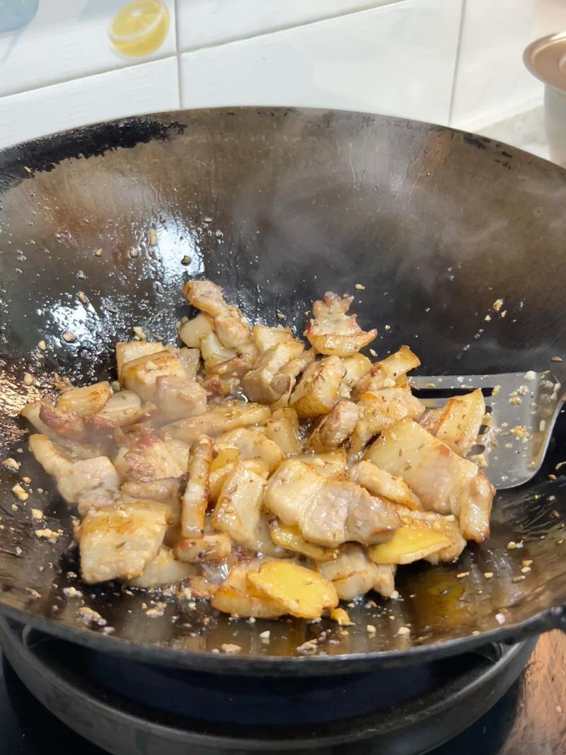 Add about 70 ml of light soy sauce along the hot wok edge to release its aroma; no extra salt is needed.