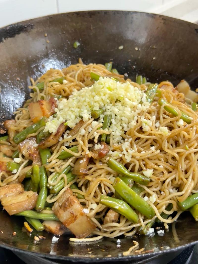 Add the remaining half of the garlic and drizzle in some sesame oil, cover, and cook on high for 30 to 40 seconds.