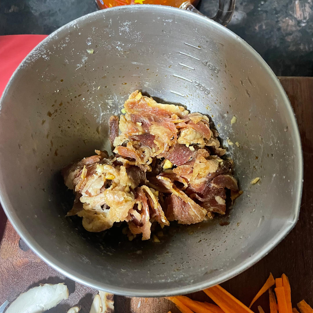 Marinate the beef: 1 spoon dark soy, 1 spoon