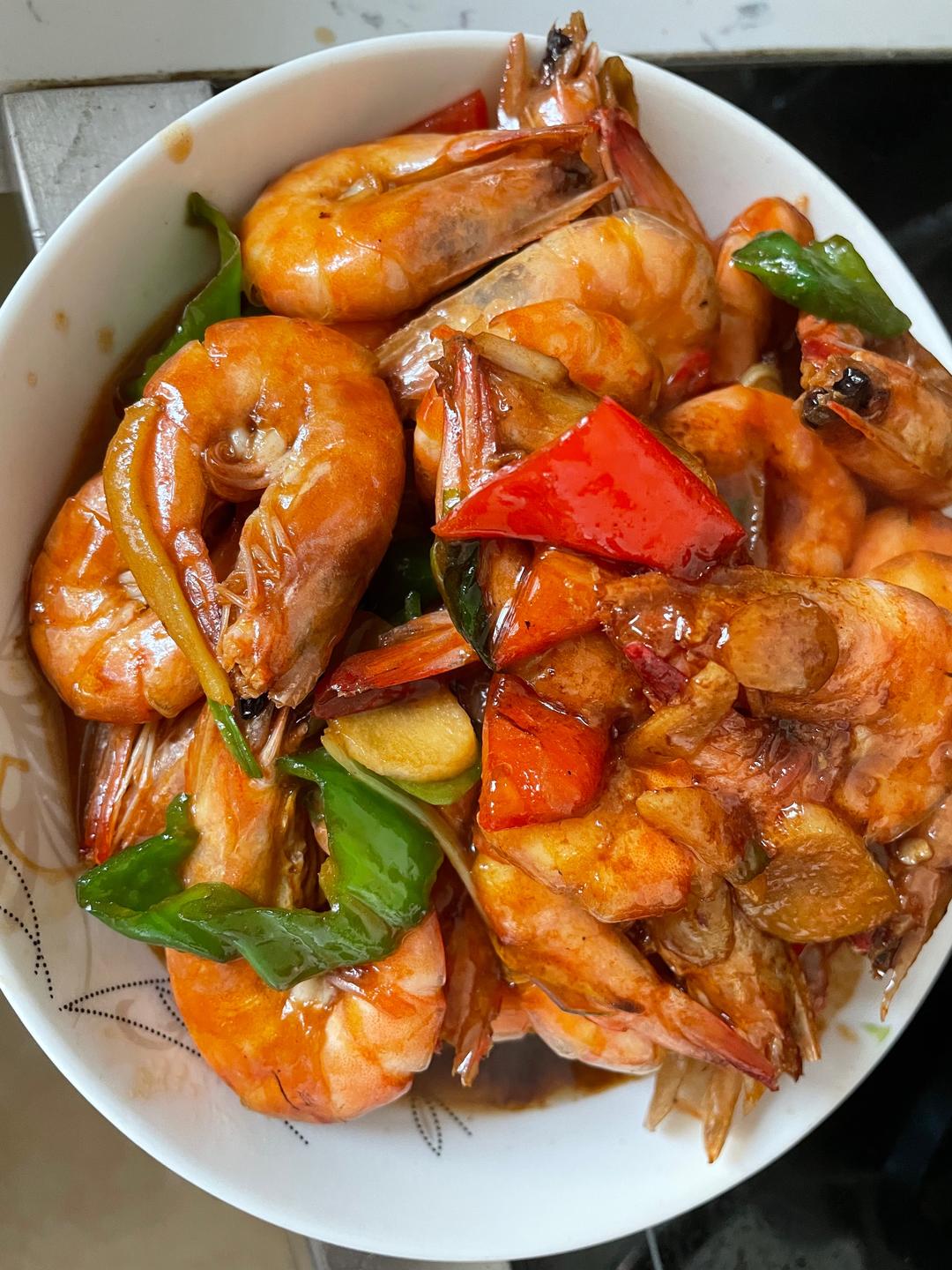 Oil-braised prawns in a glossy sweet-savory glaze