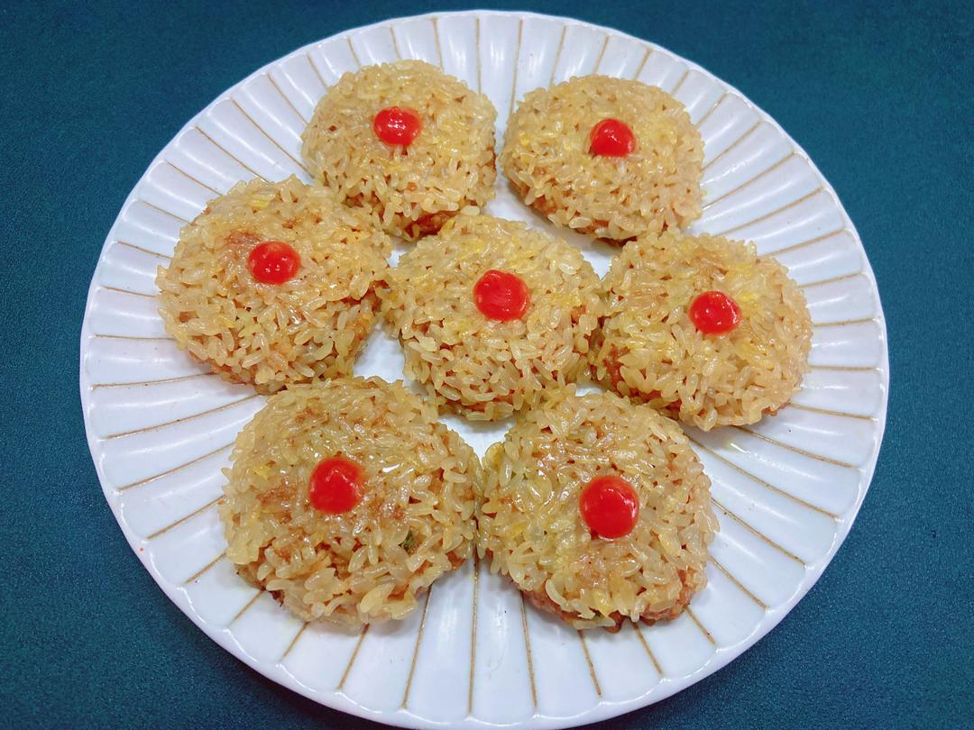 Pan-fried glutinous lotus root cakes, golden and crisp