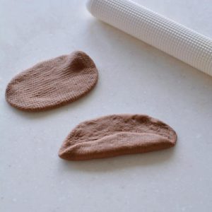Roll each 35 g brown piece into a flat oval, fold in half three times, then roll out to the length of the body.