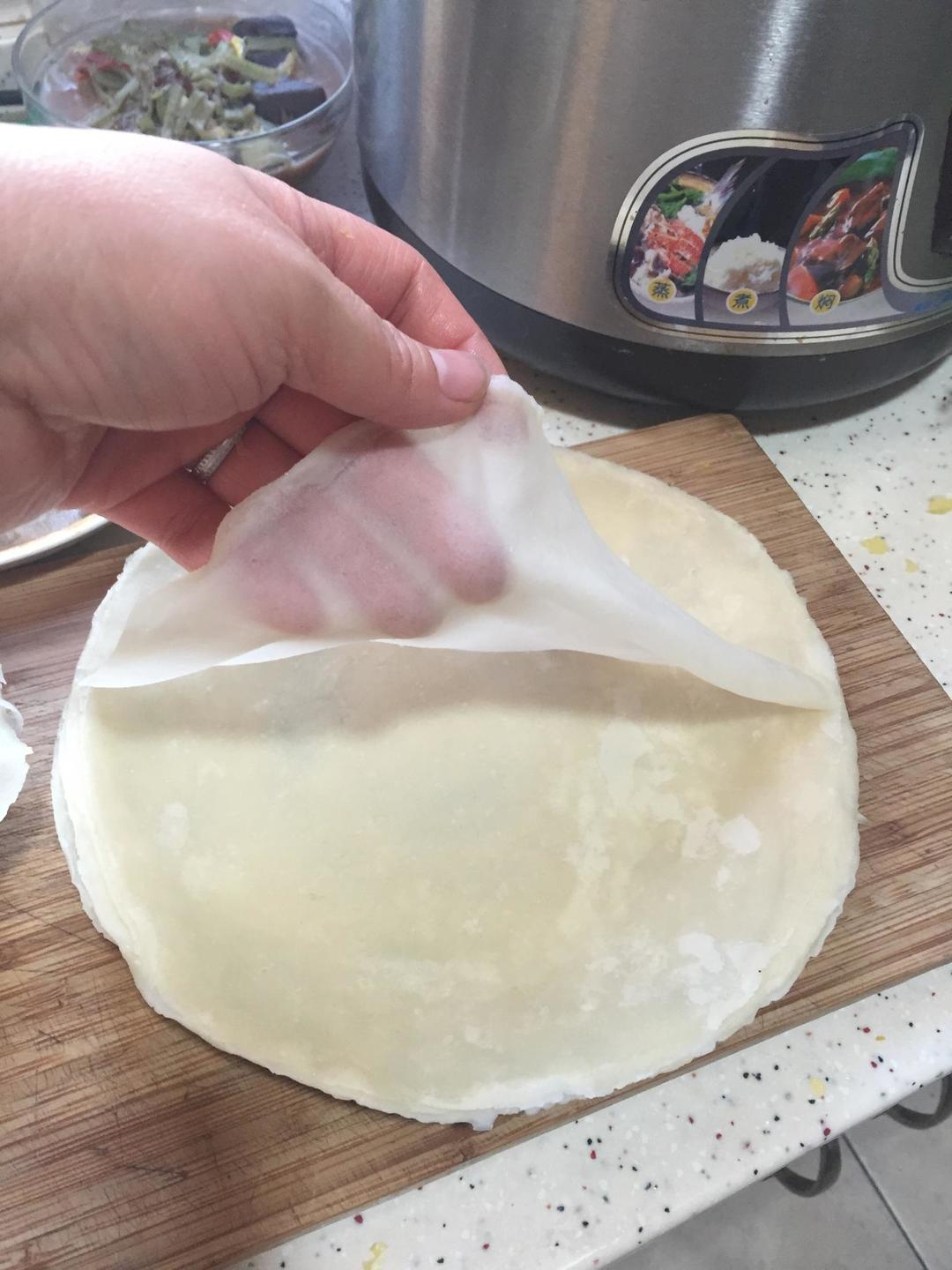 Peel the steamed pancakes apart layer by layer