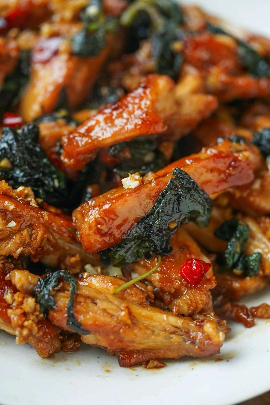 Glaze the wings with soy sauce and sugar until they turn glossy and caramelized