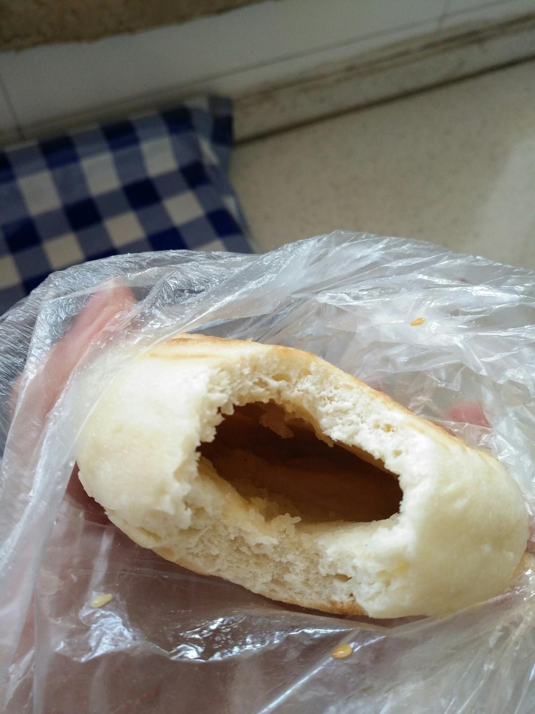 The stuffed pocket bread, ready to eat