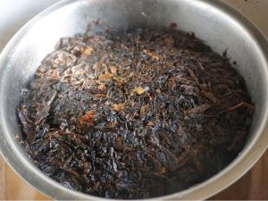 Put the cleaned pork belly in a pot of cold water with scallion, ginger and star anise and bring to a boil.