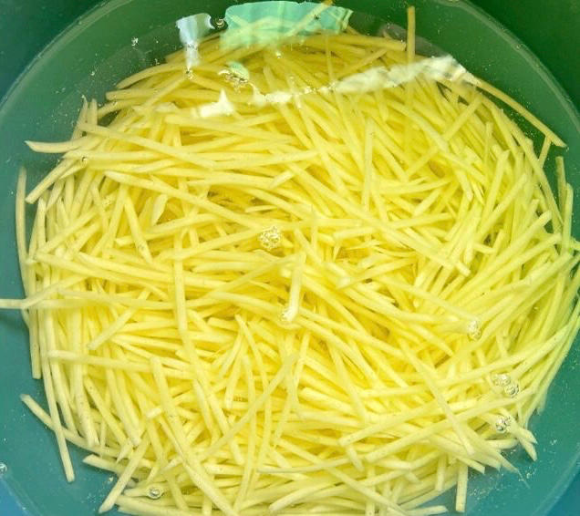 Cut the peeled potatoes into thin slices, then into matchsticks about 5 mm (1/4 in) thick. Rinse the shreds under cold running water in two or three changes until the water runs clear, then drain them completely.