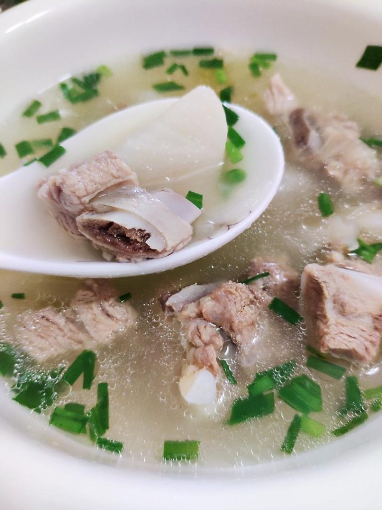 Homemade Radish and Pork Rib Soup (Luo Bo Dun Pai Gu)