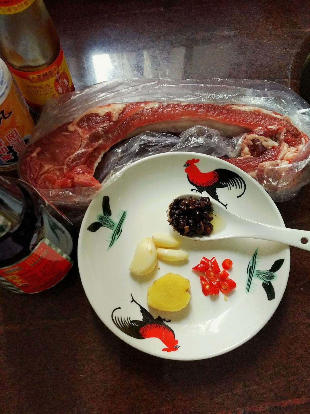 Preparing ingredients for steamed ribs