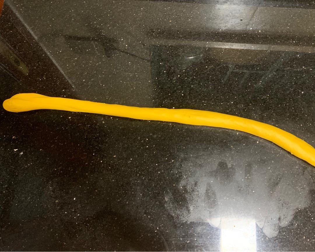 Rolling the dough into a long rope