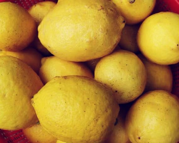 Washing lemons with a baking soda scrub