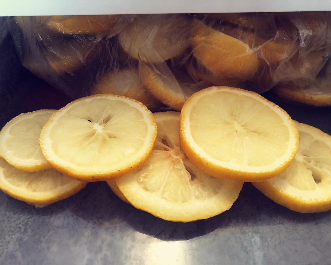 Slicing lemons and removing seeds