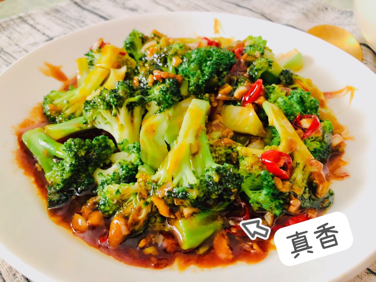 Broccoli topped with oyster sauce and garlic sauce