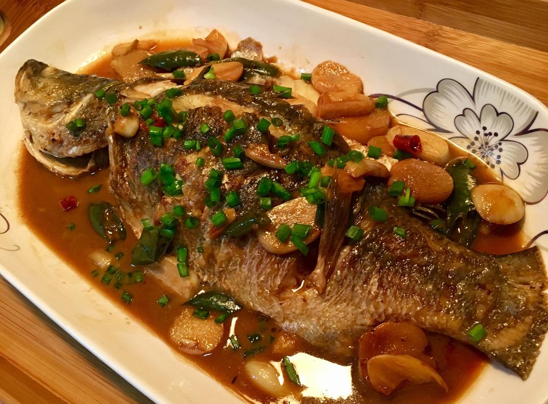 Red-braised sea bream in a glossy soy sauce