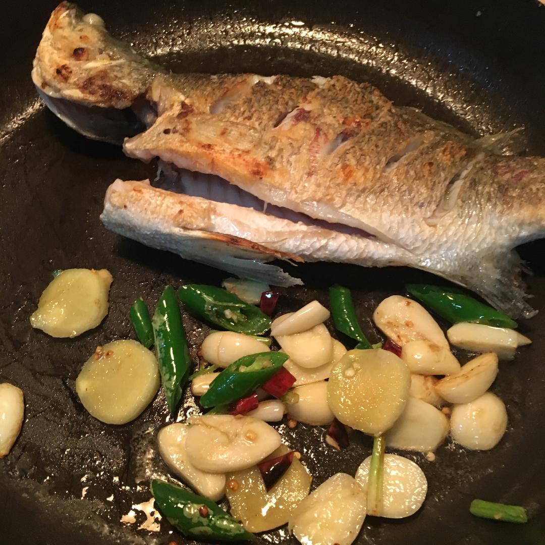 Heat oil in the pan over high heat