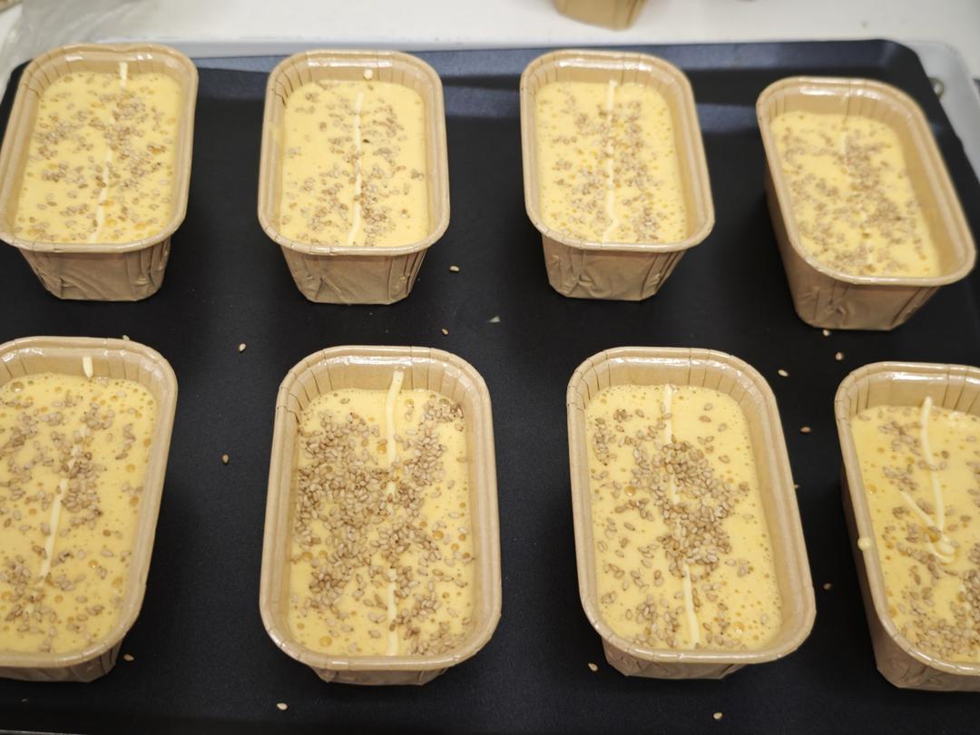 Sprinkle a pinch of white sesame seeds over the surface of each cake.